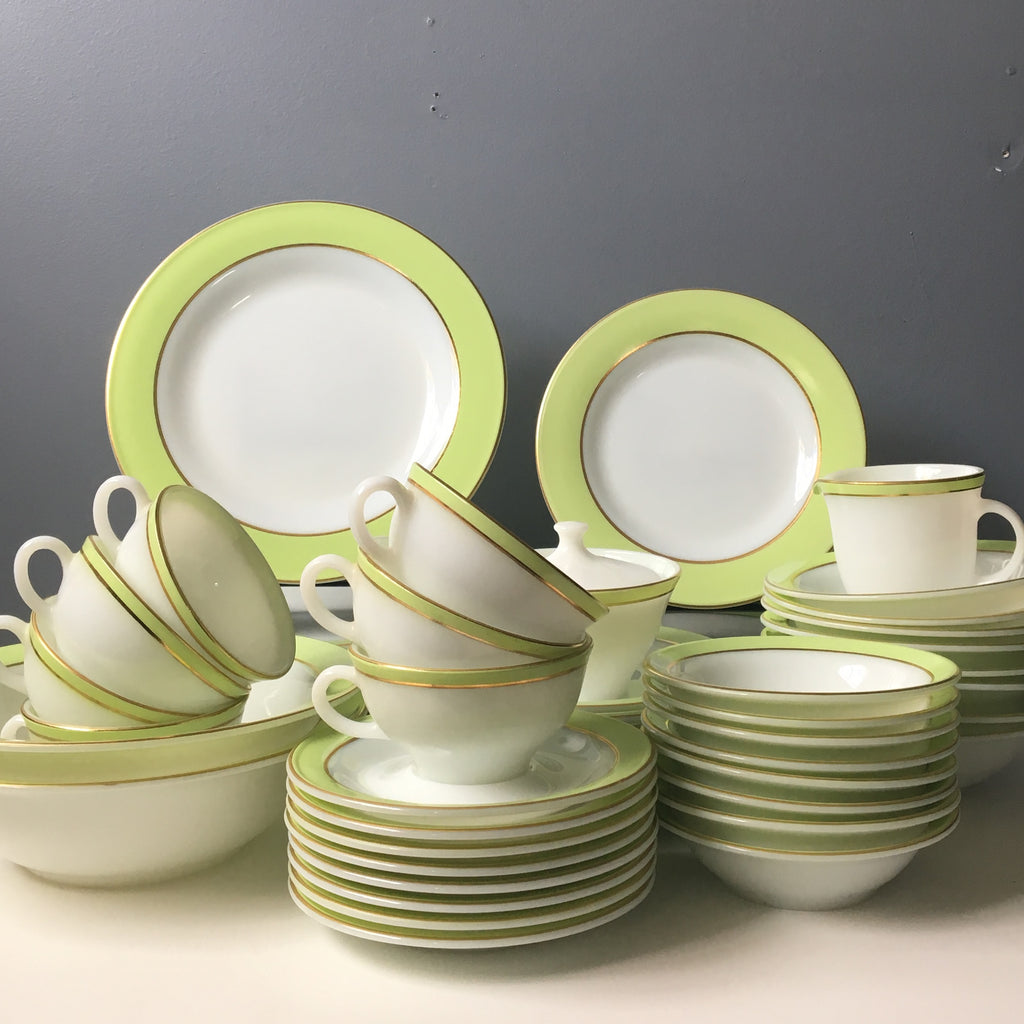 Hall of Fame: A Pyrex china set now and them