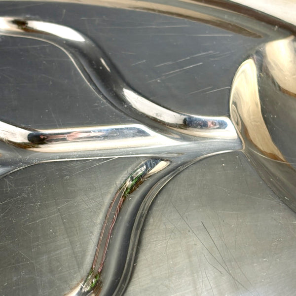 1930s Birks-Ellis Regency Plate footed silver plate meat platter with tree well