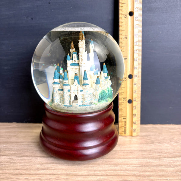 Disney Cinderella's Castle snow globe music box "When You Wish Upon a Star"