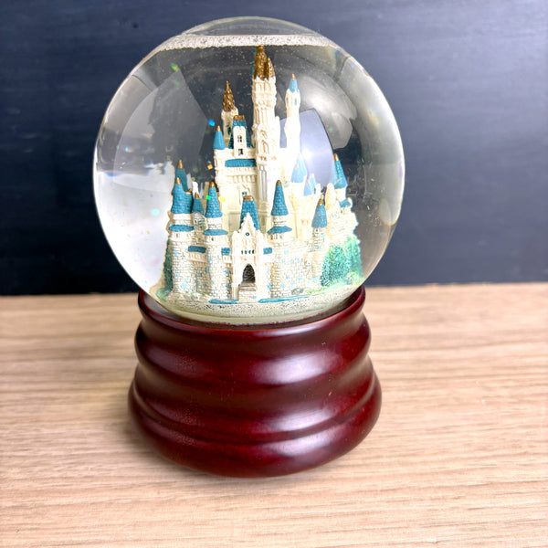 Disney Cinderella's Castle snow globe music box "When You Wish Upon a Star"