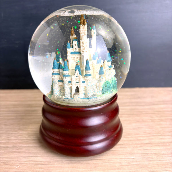 Disney Cinderella's Castle snow globe music box "When You Wish Upon a Star"