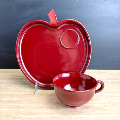 Hazel Atlas Platonite burgundy snack plate & cup – apple shape - 1950s vintage - NextStage Vintage
