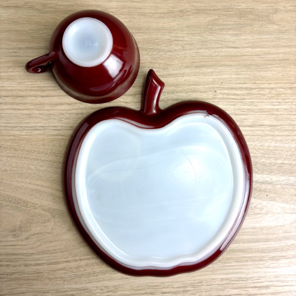 Hazel Atlas Platonite burgundy snack plate & cup – apple shape - 1950s vintage - NextStage Vintage