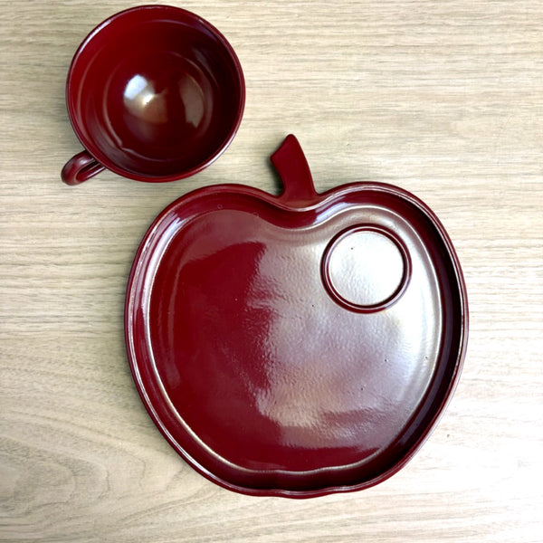 Hazel Atlas Platonite burgundy snack plate & cup – apple shape - 1950s vintage - NextStage Vintage