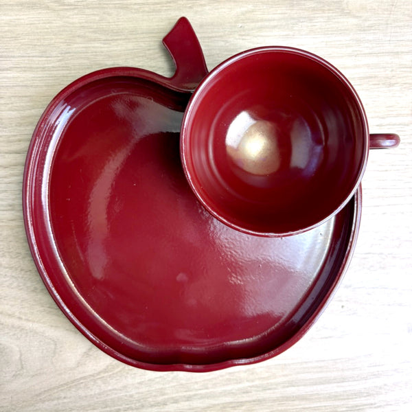 Hazel Atlas Platonite burgundy snack plate & cup – apple shape - 1950s vintage - NextStage Vintage