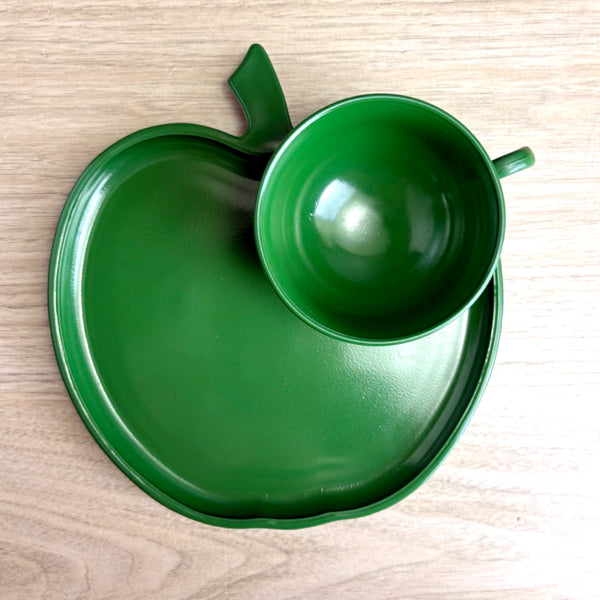 Hazel Atlas Platonite dark green apple snack plate & cup – mid century vintage