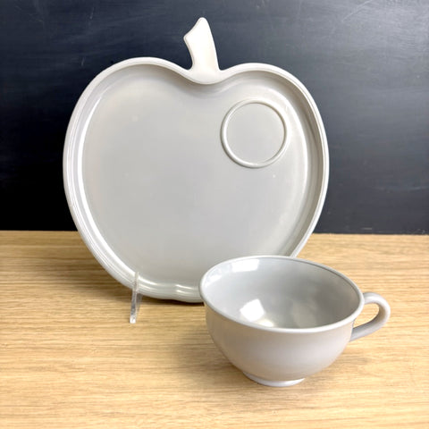 Hazel Atlas Platonite Grey apple snack plate & cup – mid century vintage