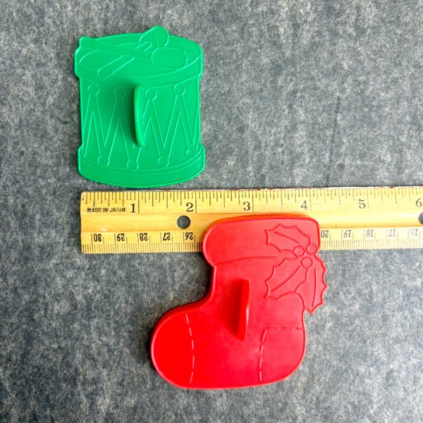 Set of 9 vintage Wilton imprint Christmas cookie cutters – red & green plastic - 1992 - NextStage Vintage