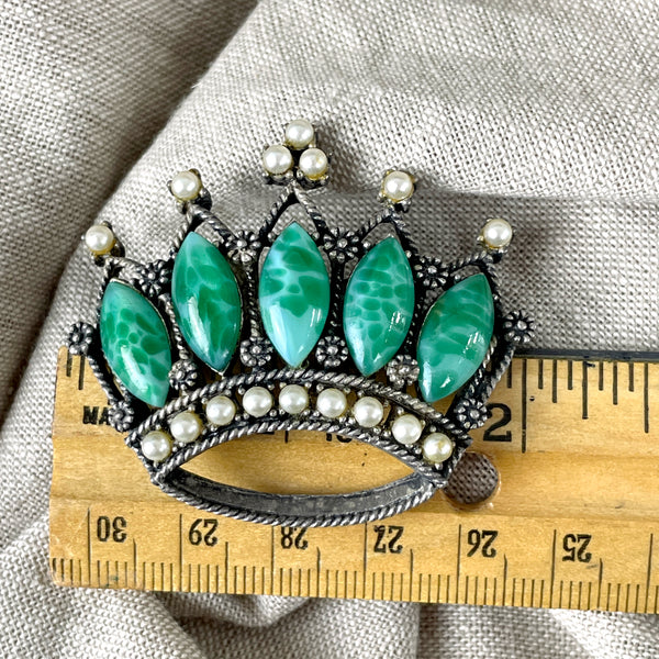 CFW crown brooch with green faux jade and pearls - 1960s vintage