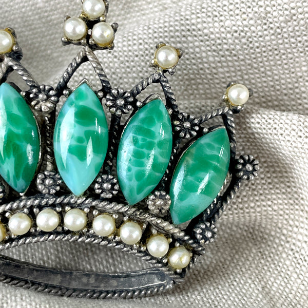 CFW crown brooch with green faux jade and pearls - 1960s vintage