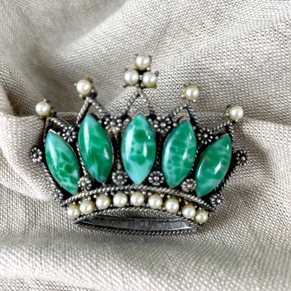 CFW crown brooch with green faux jade and pearls - 1960s vintage