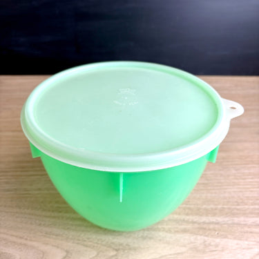 Eagle Super Seal Green Lettuce Keeper bowl with lid - vintage kitchen - NextStage Vintage