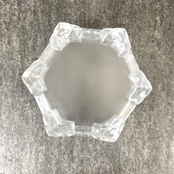 Heisey chinoiserie hexagonal flowers bowl - 1950s art glass - NextStage Vintage