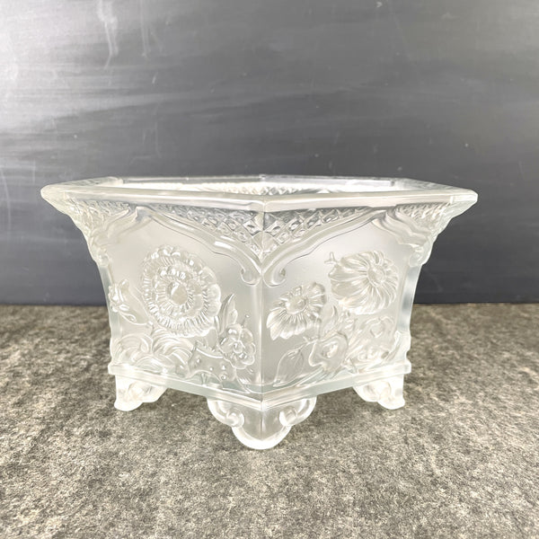 Heisey chinoiserie hexagonal flowers bowl - 1950s art glass - NextStage Vintage