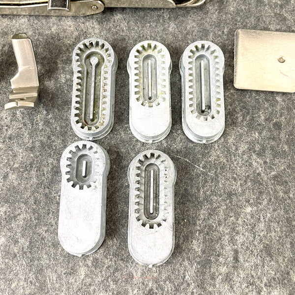 Singer low shank feet and buttonhole attachments 160506 with templates - vintage - NextStage Vintage