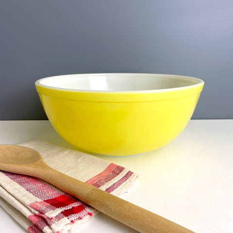 Pyrex large yellow mixing bowl - #404- 4 qt - vintage Pyrex - NextStage Vintage