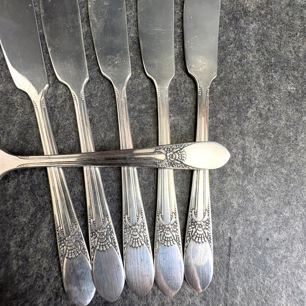 6 Wm Rogers Beloved IS silver plate butter knives flatware - 1940s vintage