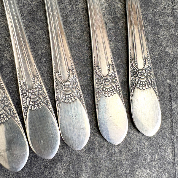 6 Wm Rogers Beloved IS silver plate butter knives flatware - 1940s vintage