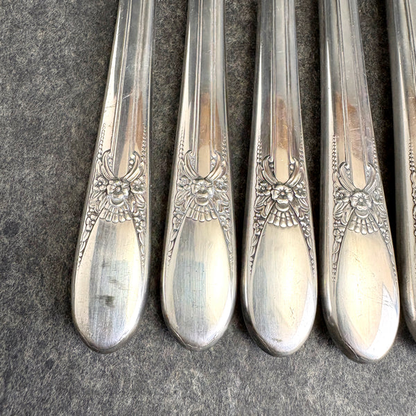 6 Wm Rogers Beloved IS silver plate modern hollow handle grille knives flatware - 1940s vintage