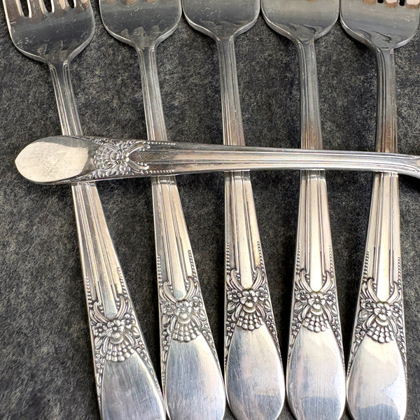 6 Wm Rogers Beloved IS silver plate salad/dessert forks flatware - 1940s vintage