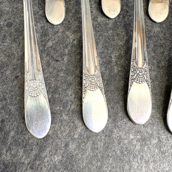 12 Wm Rogers Beloved IS silver plate teaspoons flatware - 1940s vintage
