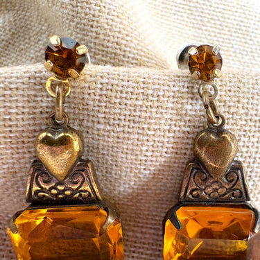 Sadie Green topaz glass dangle earrings - brass tone scroll heart design - post pierced - NextStage Vintage