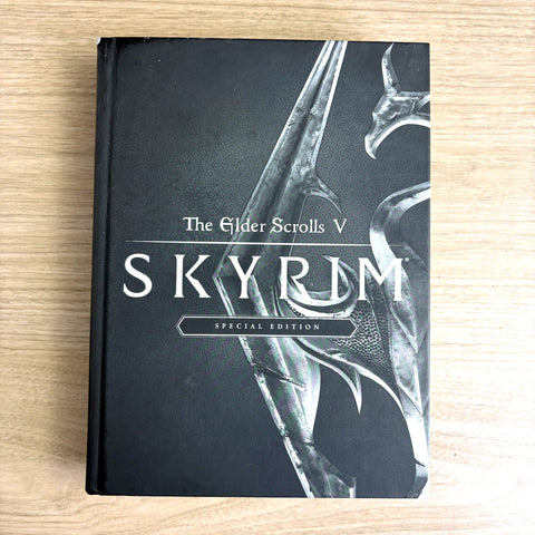 The Elder Scrolls V: Skyrim special edition Prima official game guide with poster and bookmark