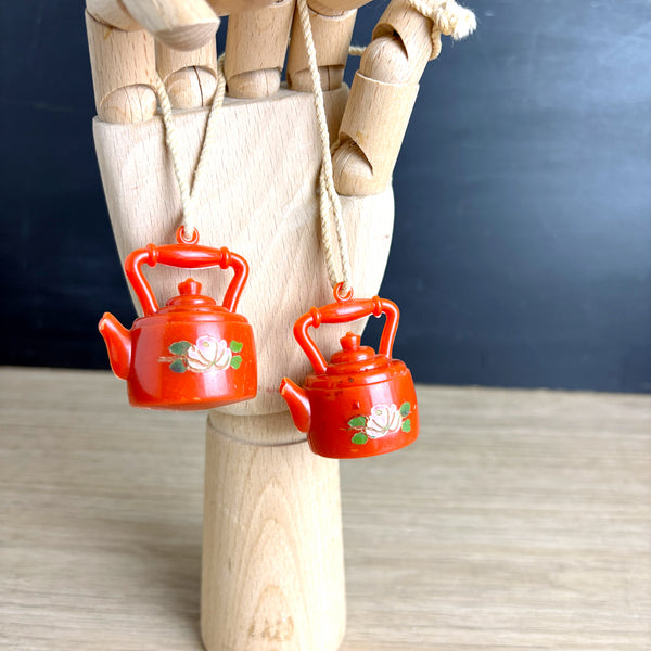 Vintage plastic teapot shade pulls – set of 2 miniature teapots with painted roses – Cottagecore fan pulls or ornaments