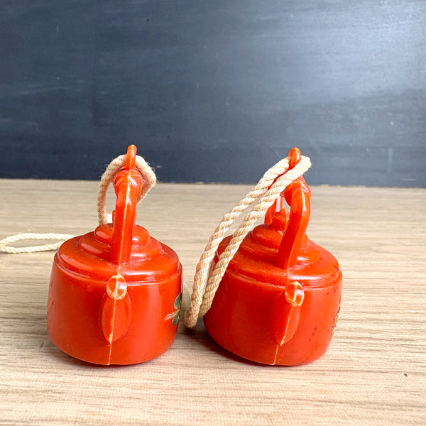 Vintage plastic teapot shade pulls – set of 2 miniature teapots with painted roses – Cottagecore fan pulls or ornaments