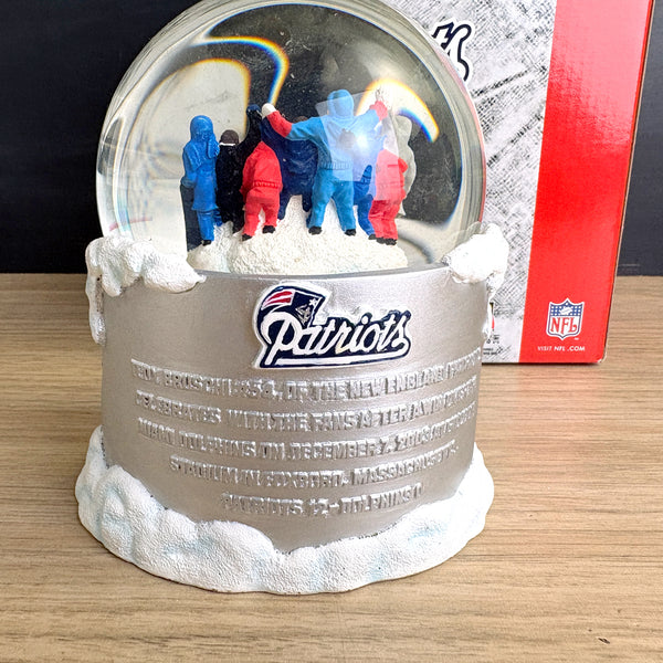 Patriots 2003 Celebration in the Snow globe - Tedy Bruschi - original box