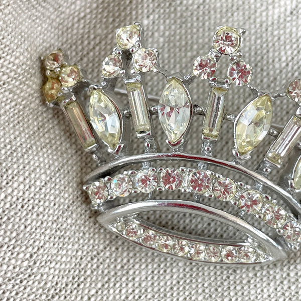 Trifari silvertone and crystals crown brooch - 1960s vintage