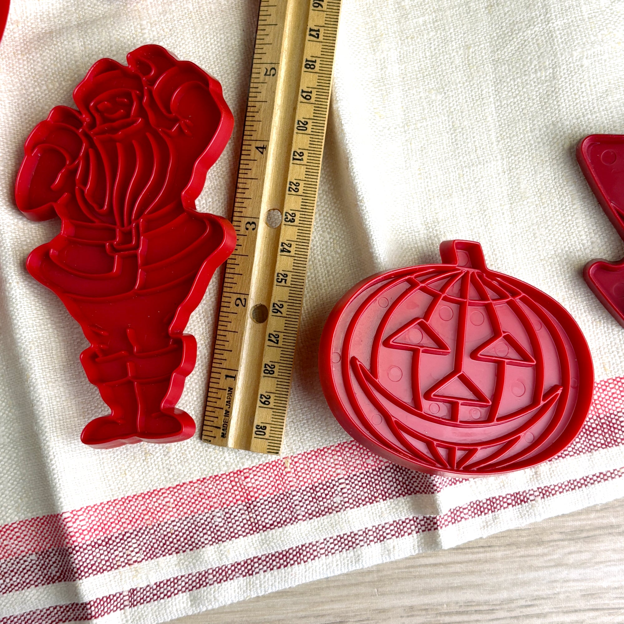 Ruby Cookie Cutter Tupperware red cookie cutters - set of 8 - holiday motifs – NextStage ...