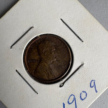 137 Circulated Lincoln Wheat Pennies from 1909-1950s Includes one each 1909, 1944-S 1945-D 1946-D