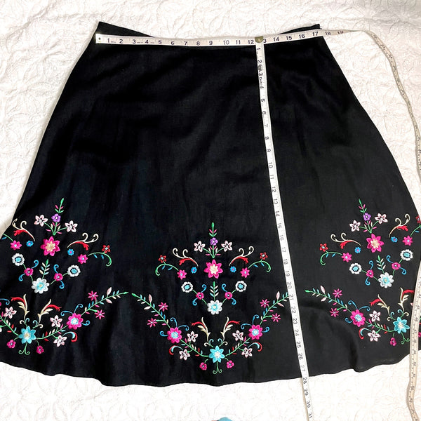 Willi Smith black circle skirt with floral embroidery - size 14 - NextStage Vintage