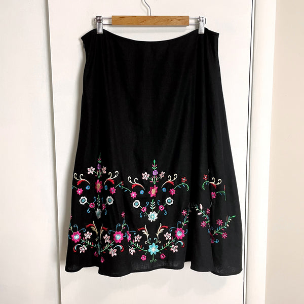 Willi Smith black circle skirt with floral embroidery - size 14 - NextStage Vintage