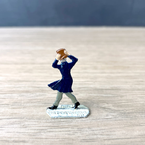 Heinrichsen flat lead walking and working miniature figures - Germany - 1930s vintage - NextStage Vintage
