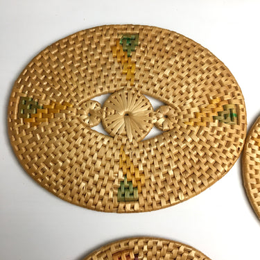 Patterned raffia trivets - set of 5 - 1970s vintage - NextStage Vintage