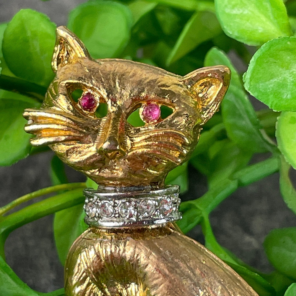 Beautiful Vintage Cat Brooch Pin Clear Rhinestones Green Eyes Gold Tone