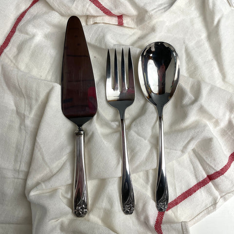 1847 Rogers Daffodil meat fork, veg spoon and pie server - vintage silverplate - NextStage Vintage