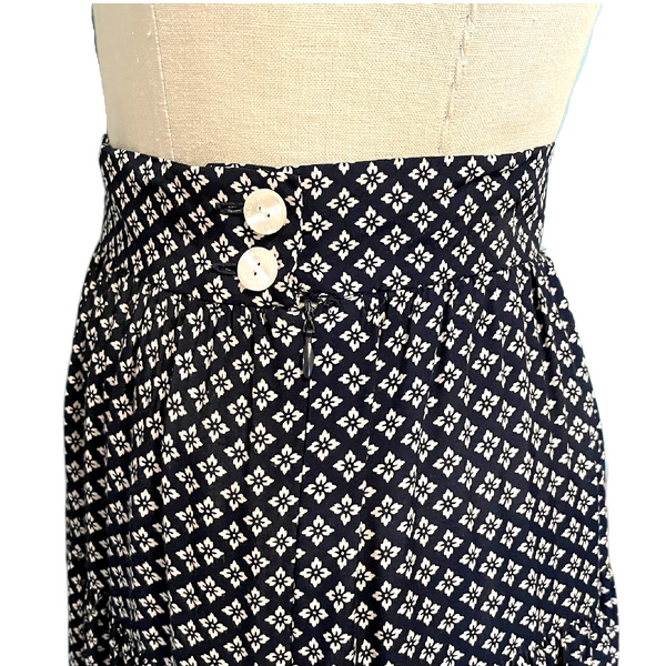 1990s Mondi tiered midi skirt - black and white floral - size medium - NextStage Vintage