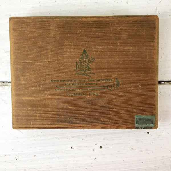 Nutura Number Five wooden cigar box - 1946 - J.B.Back & Co. - NextStage Vintage