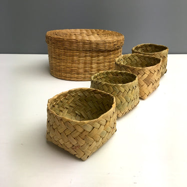 Coasters in a seagrass basket - set of 4 - 1970s vintage - NextStage Vintage