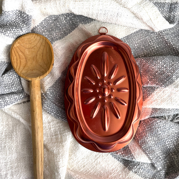 Mirro copper oval daisy gelatin mold - 1960s vintage - NextStage Vintage