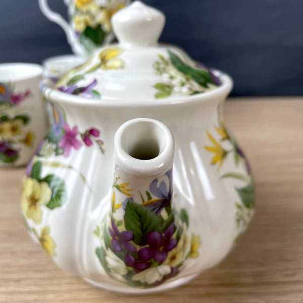 Sadler Dutchess teapot and 4 spring flower mugs - 1990s vintage - NextStage Vintage