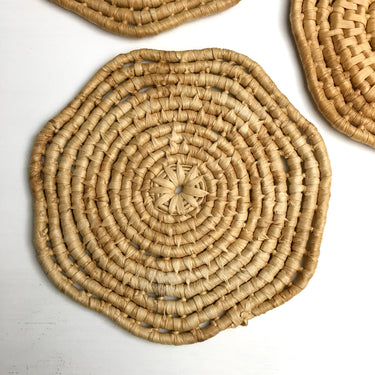 Scalloped edge raffia trivets - set of 3 - 1970s vintage - NextStage Vintage