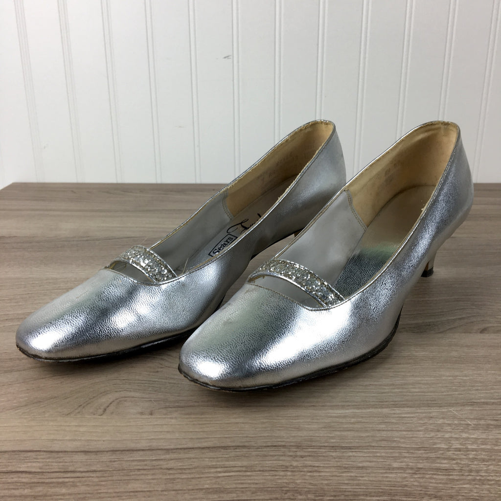 Silver metallic pumps - Sears Fashions - size 9AA - 1960s fashion - NextStage Vintage