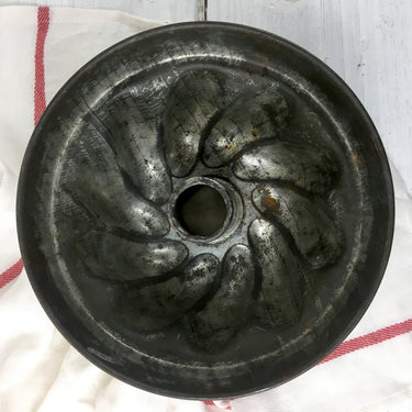 Tinned steel swirl sides tube cake pan - vintage baking pan - NextStage Vintage