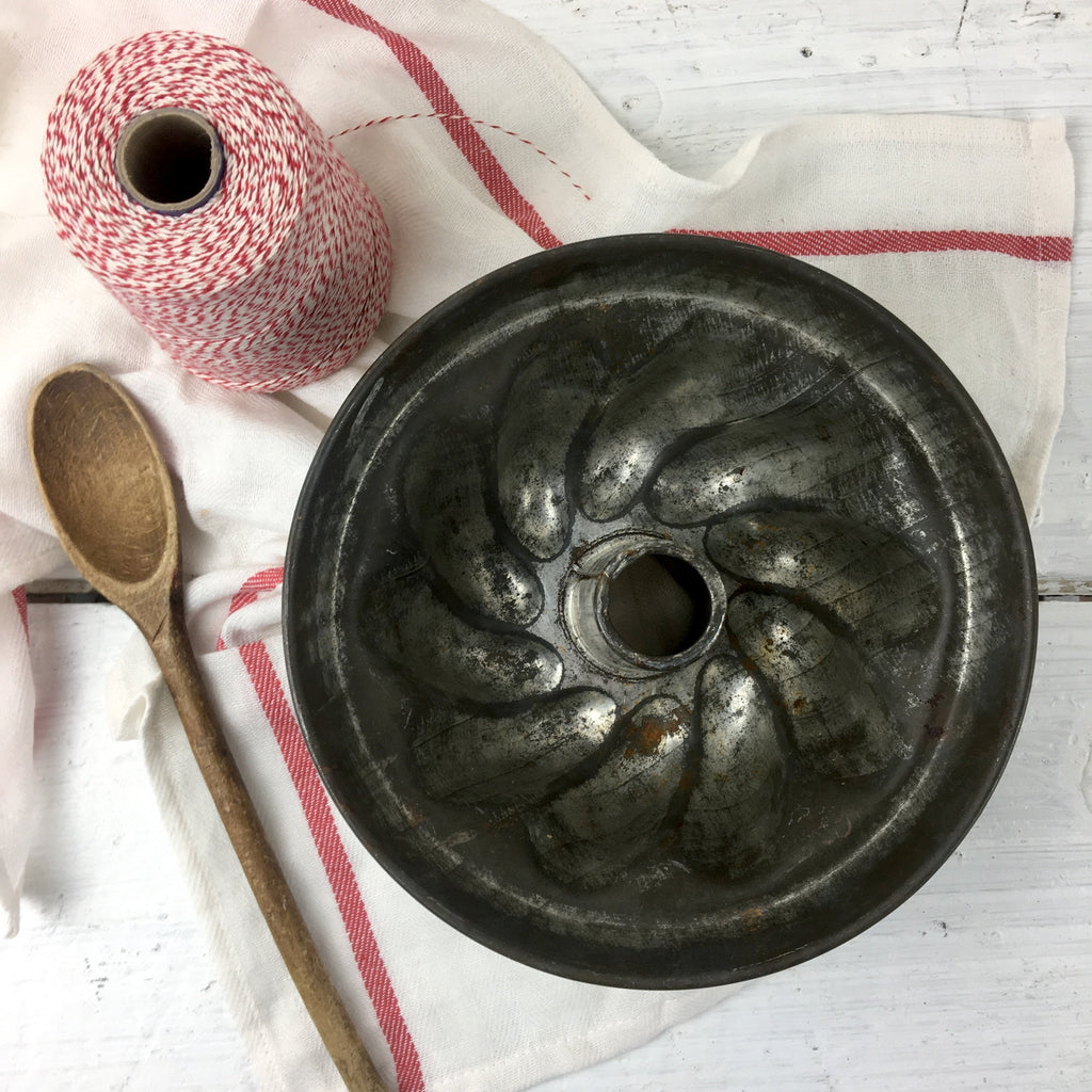 Tinned steel swirl sides tube cake pan - vintage baking pan - NextStage Vintage