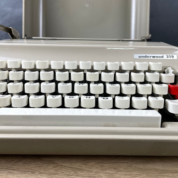 Underwood 312 manual typewriter with hard case - vintage - NextStage Vintage