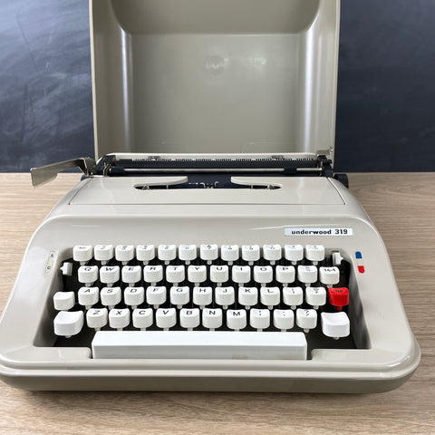 Underwood 312 manual typewriter with hard case - vintage - NextStage Vintage